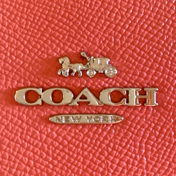 Coach Limited Edition Pink Heart Valentine Wristlet - Picture 2 of 8